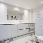 Lecomte - The Shoreline Coastal Walks 190 *