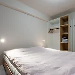 Lecomte - The Shoreline Coastal Walks 190 *