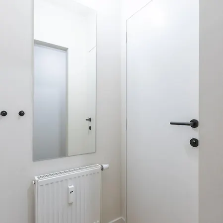 Lecomte - The Shoreline Coastal Walks 190 *