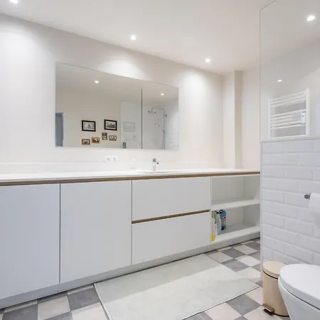 Lecomte - The Shoreline Coastal Walks 190 *