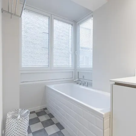 Lecomte - The Shoreline Coastal Walks 190