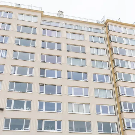 Lecomte - The Shoreline Coastal Walks 190 *