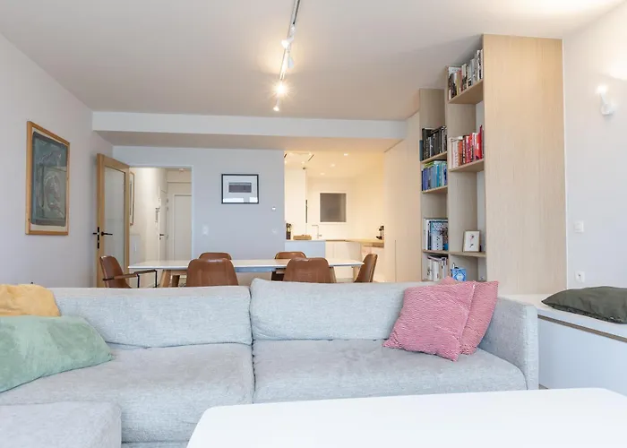 Lecomte - The Shoreline Coastal Walks 190 * 奥斯滕德