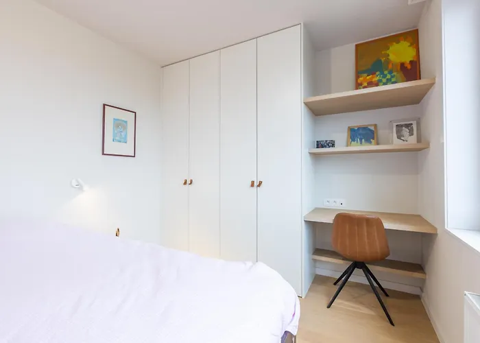 Lecomte - The Shoreline Coastal Walks 190 奥斯滕德