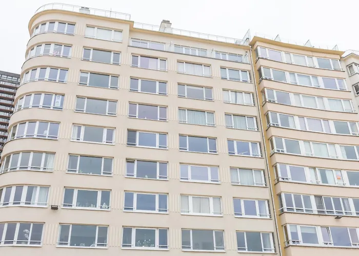 Lecomte - The Shoreline Coastal Walks 190 *